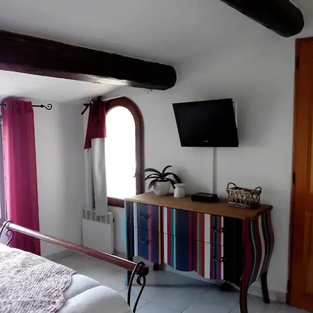 Holiday home Maison Avec Jacuzzi Et Terrasse Sur Les Toits Brignon