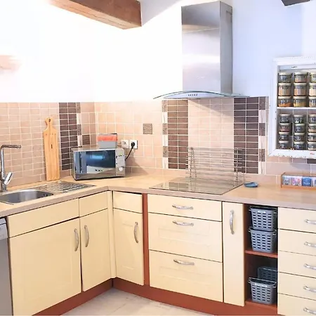 Holiday home Maison Avec Jacuzzi Et Terrasse Sur Les Toits